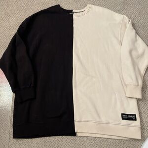 Social Tourist Crewneck